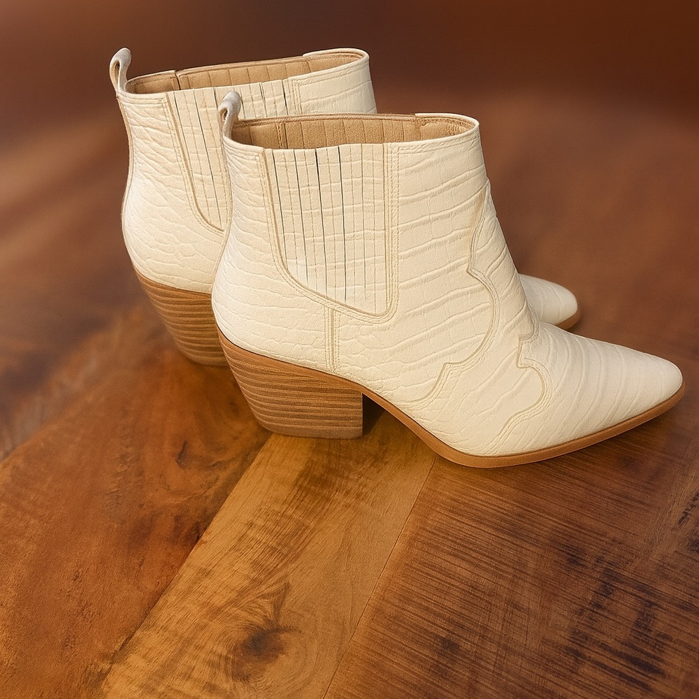 Sam Edelman White Ankle Boots - Picture 6 of 9